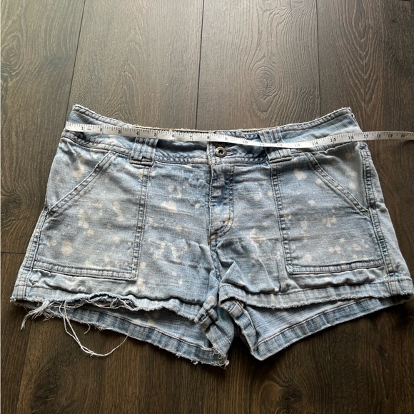 BONGO Prefaded Jean Shorts - Picture 5 of 11